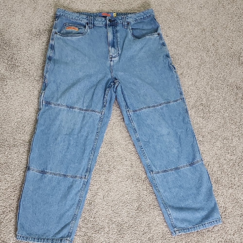 Relaxed Fit Blue Jeans with High Waist and Cropped Length